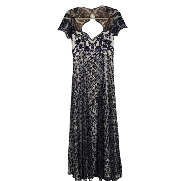 Marchesa Notte Blue Lace Sweetheart Neckline Gown | Size 0 - Picture 8 of 14